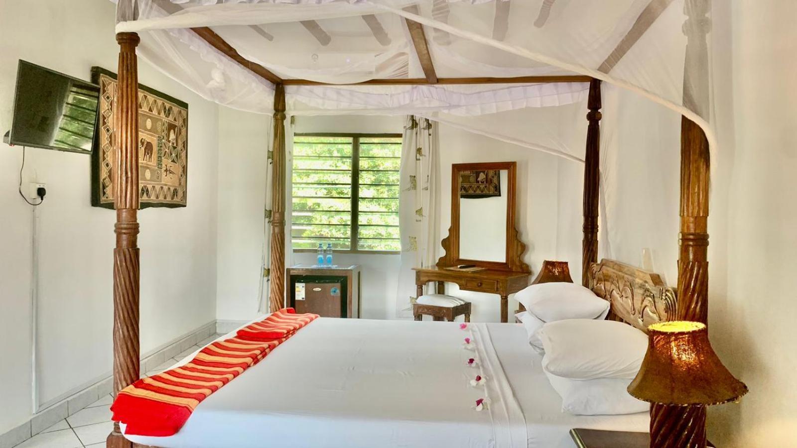 Lily Palm Resort Watamu Exteriör bild